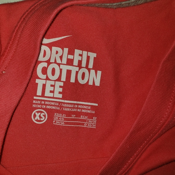Nike red dri fit shirt. Size Extra Small (XS) - Picture 3 of 6
